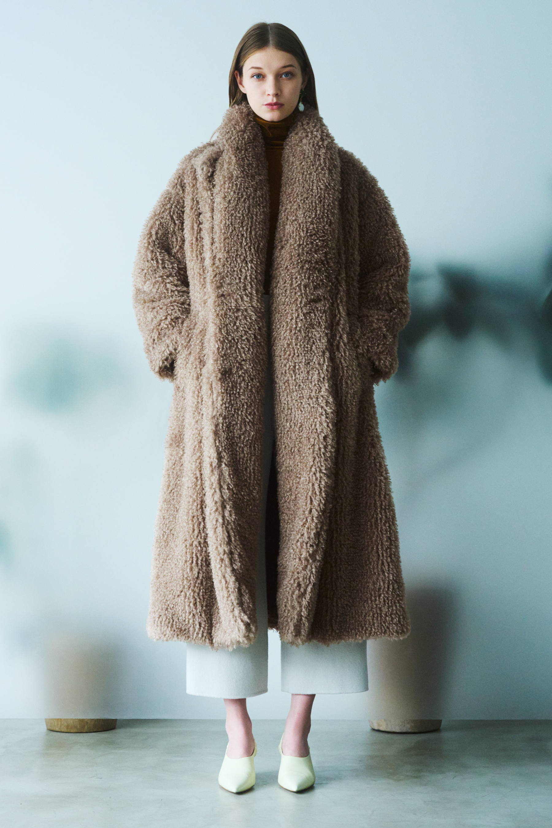 フェイクファーガウンコート-Unisex フェイクファーガウンコート-Unisex