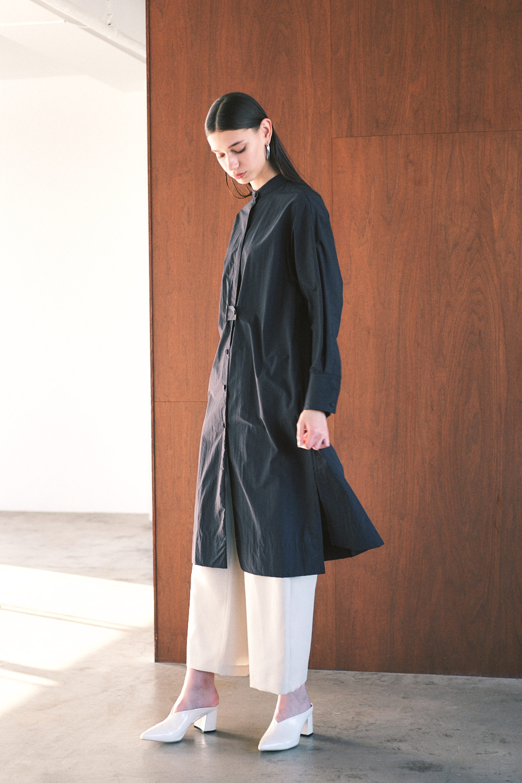 【Unisex】スタンドカラーガウンワンピース:プレーン