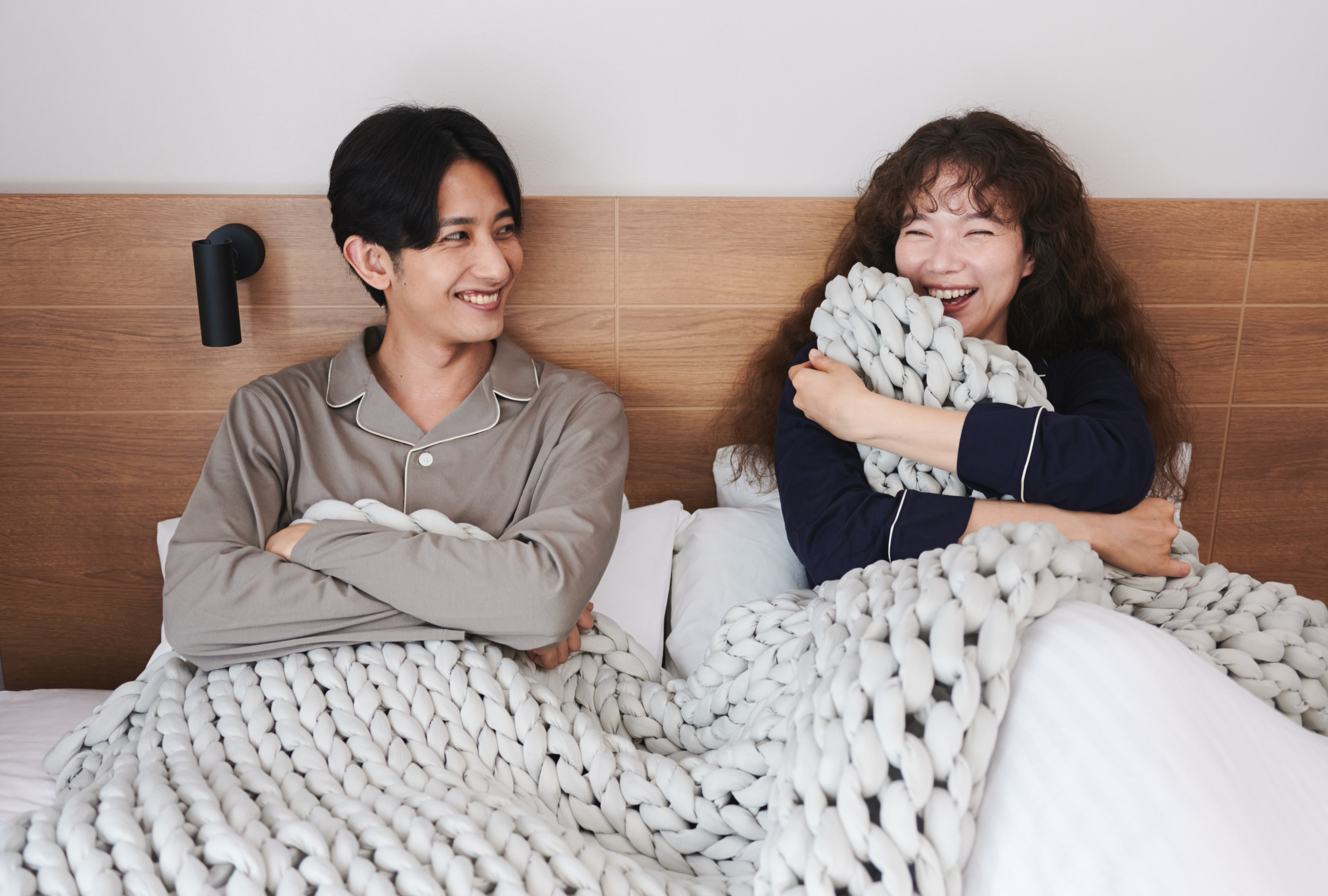 エアコンをつけて寝ると体がだるい原因と対策｜夏の睡眠トラブルを解消する方法